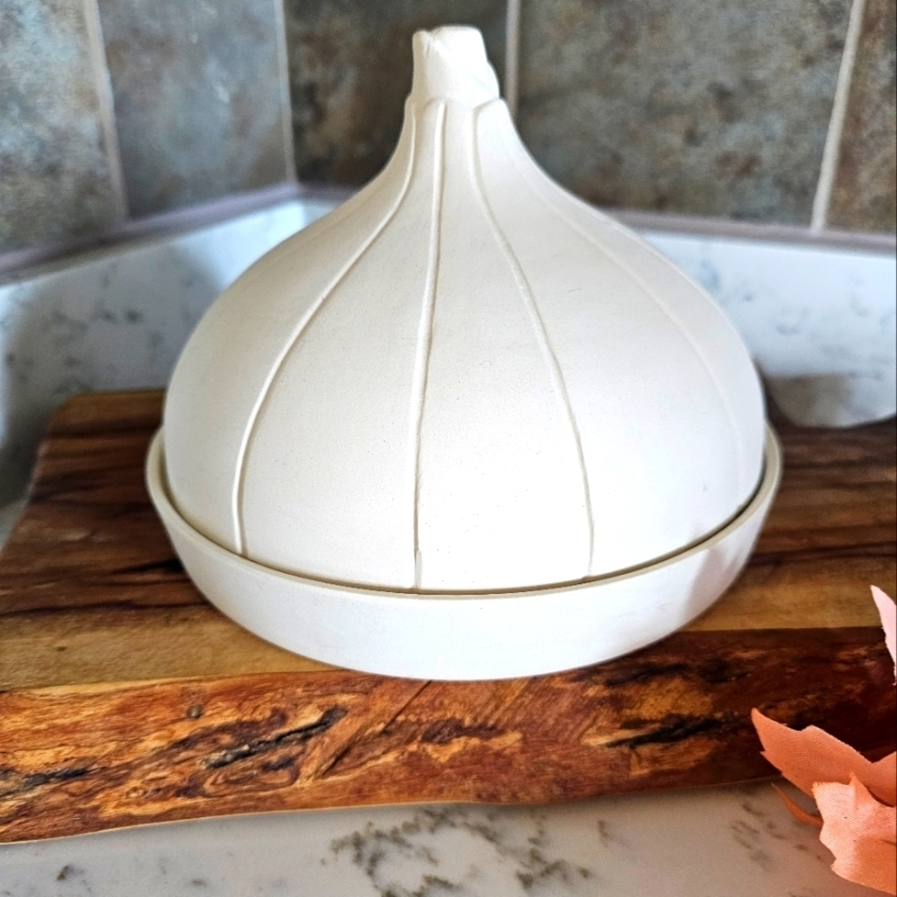 Boston Warehouse Clay Garlic Baker